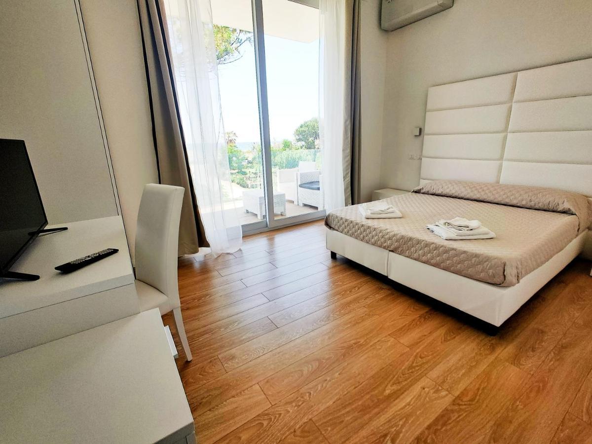 Hotel Artemide Mare Paestum Zewnętrze zdjęcie