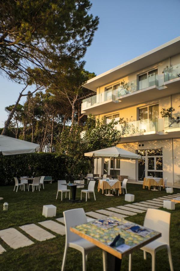 Hotel Artemide Mare Paestum Zewnętrze zdjęcie