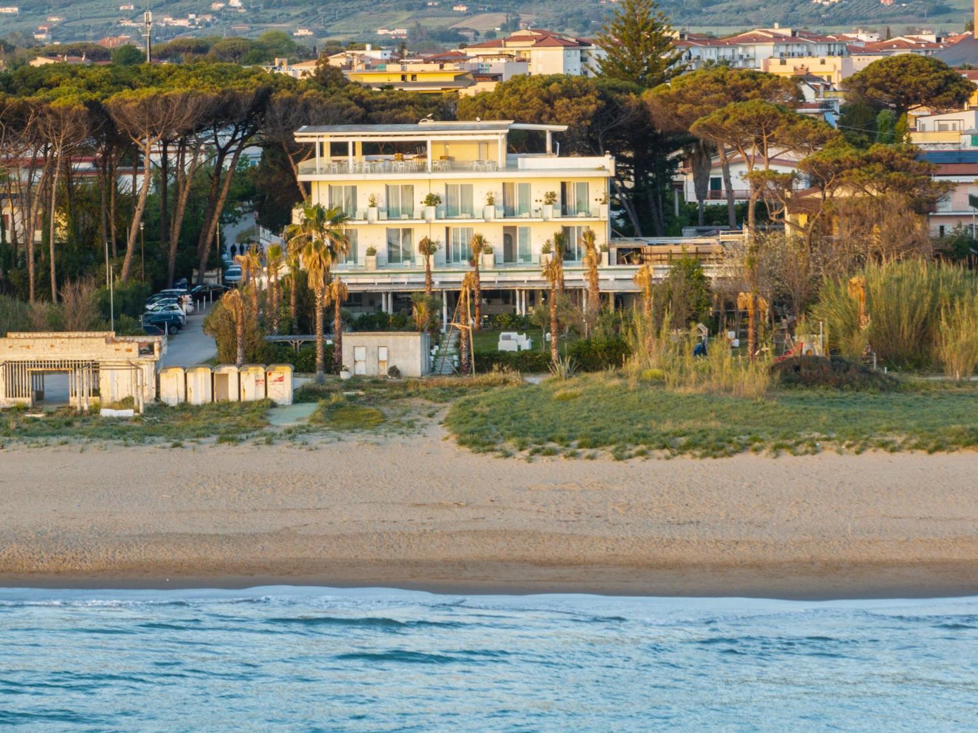 Hotel Artemide Mare Paestum Zewnętrze zdjęcie